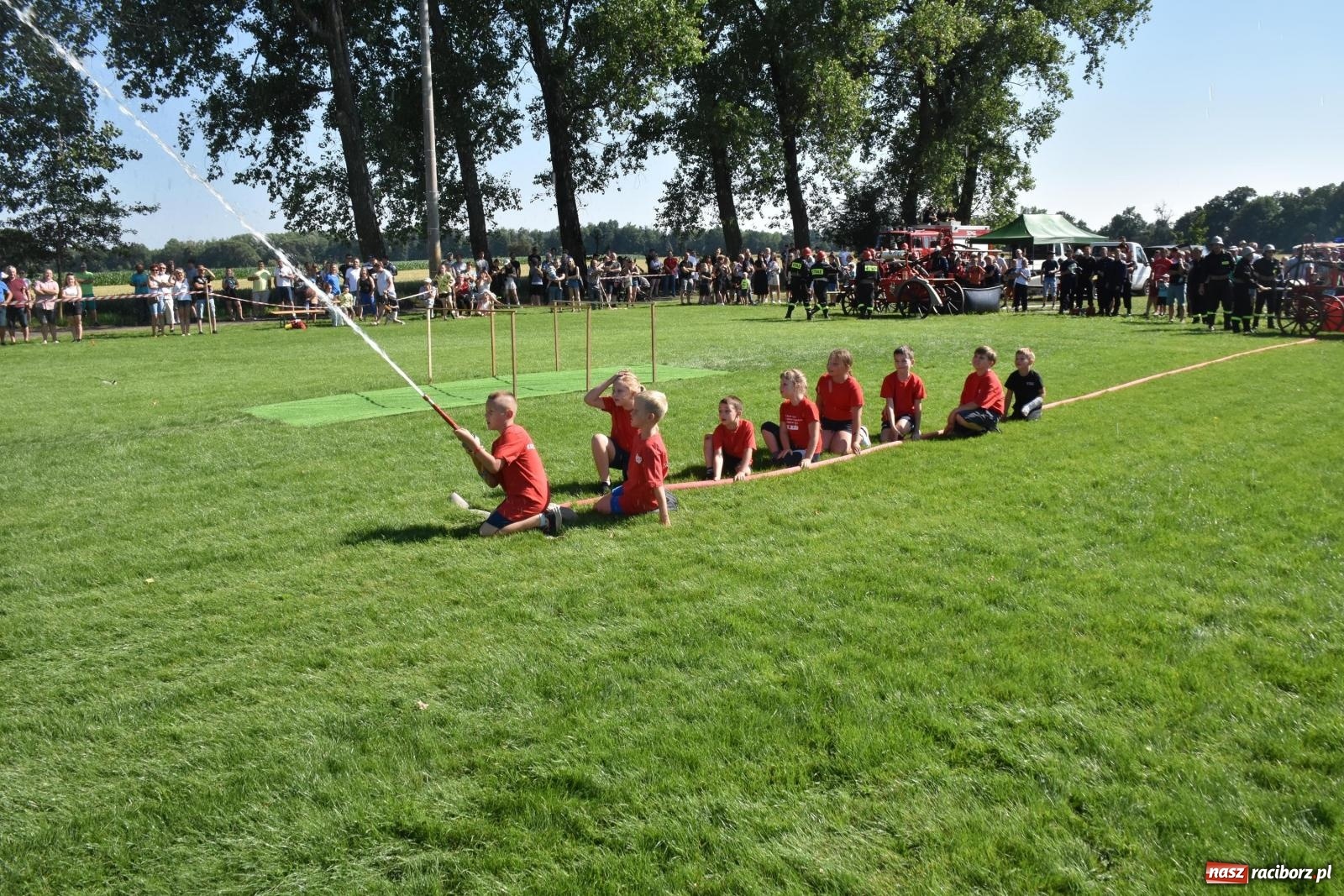 Zdjęcie w galerii na portalu naszraciborz.pl: Gospodarze z głównym trofeum zawodów w Bieńkowicach [FOTO i WIDEO] wiadomości z regionu