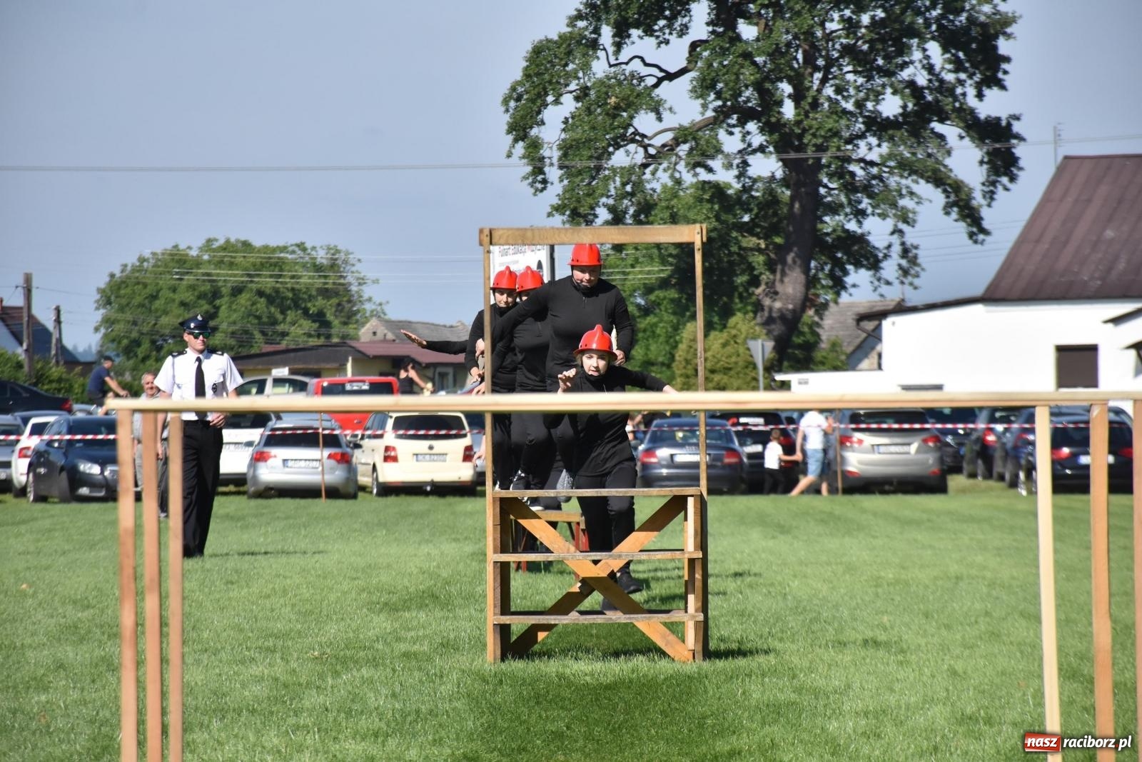 Zdjęcie w galerii na portalu naszraciborz.pl: Gospodarze z głównym trofeum zawodów w Bieńkowicach [FOTO i WIDEO] wiadomości z regionu