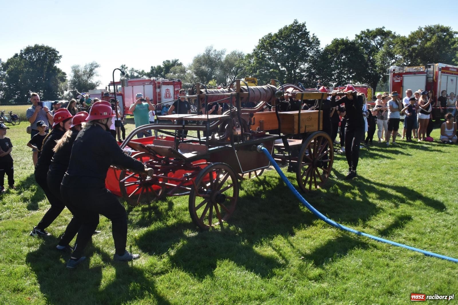 Zdjęcie w galerii na portalu naszraciborz.pl: Gospodarze z głównym trofeum zawodów w Bieńkowicach [FOTO i WIDEO] wiadomości z regionu