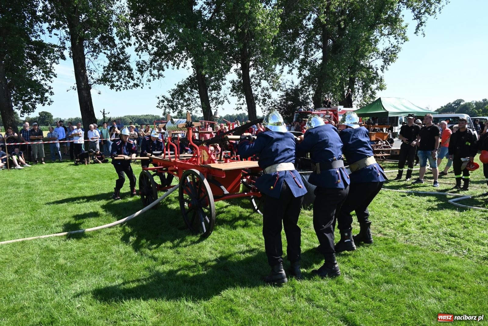 Zdjęcie w galerii na portalu naszraciborz.pl: Gospodarze z głównym trofeum zawodów w Bieńkowicach [FOTO i WIDEO] wiadomości z regionu