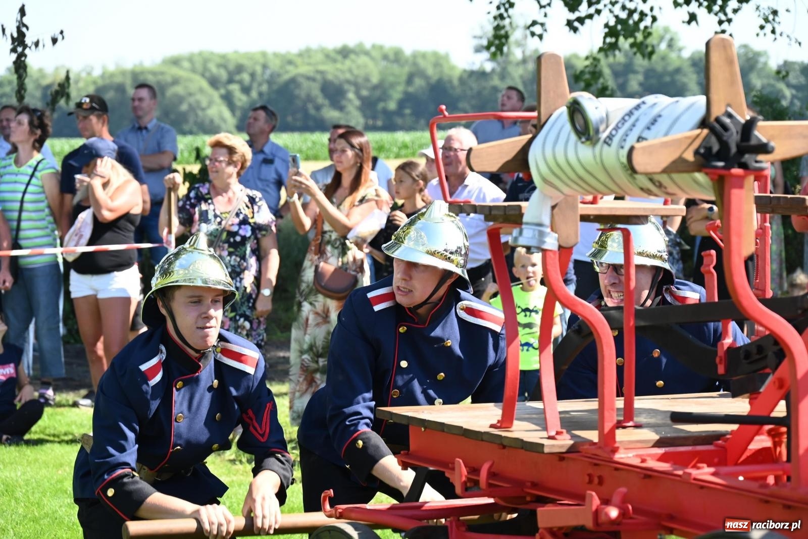 Zdjęcie w galerii na portalu naszraciborz.pl: Gospodarze z głównym trofeum zawodów w Bieńkowicach [FOTO i WIDEO] wiadomości z regionu