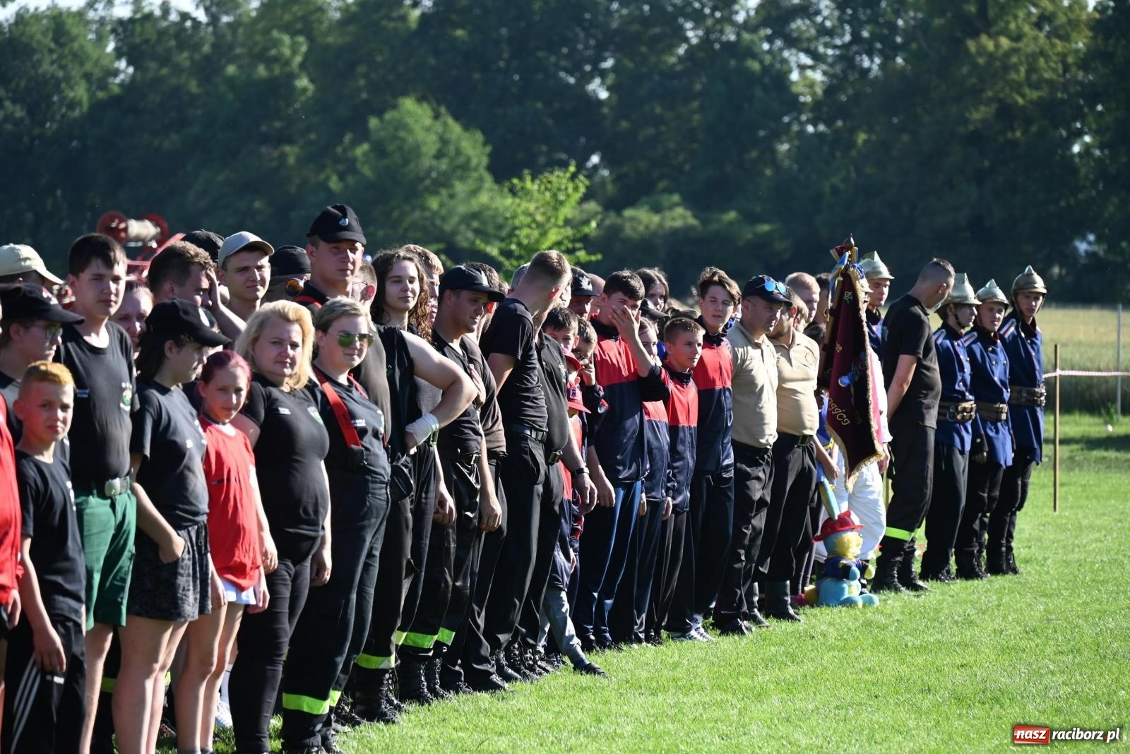 Zdjęcie w galerii na portalu naszraciborz.pl: Gospodarze z głównym trofeum zawodów w Bieńkowicach [FOTO i WIDEO] wiadomości z regionu