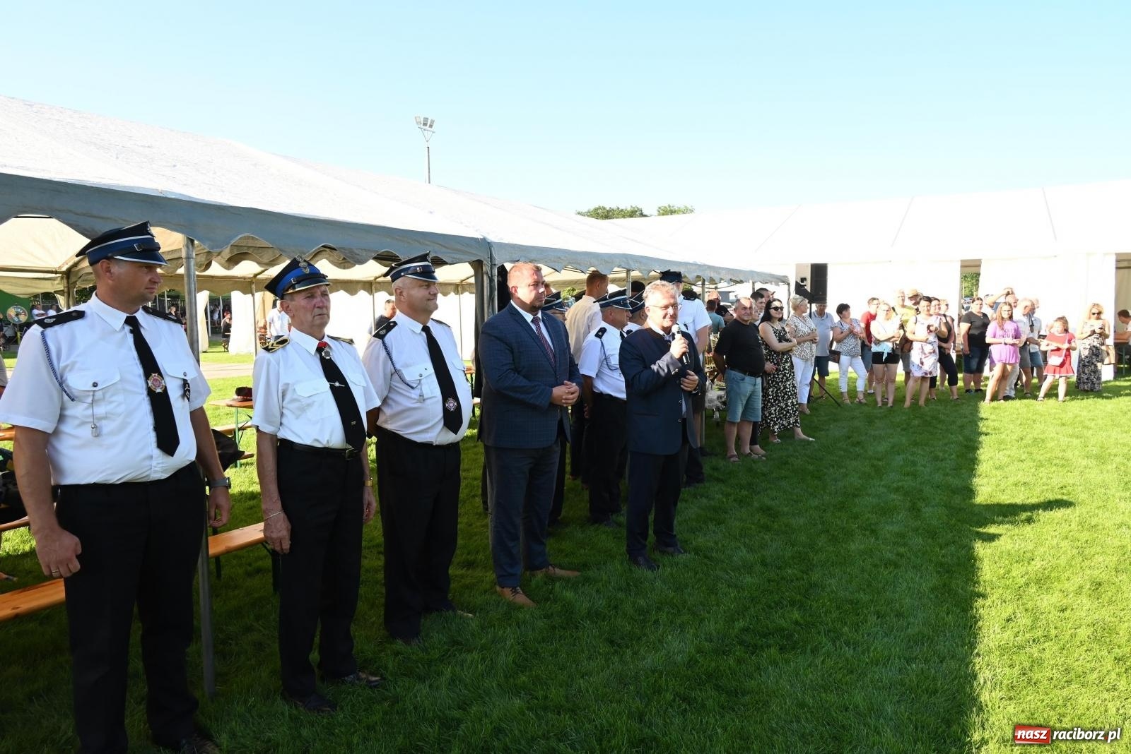 Zdjęcie w galerii na portalu naszraciborz.pl: Gospodarze z głównym trofeum zawodów w Bieńkowicach [FOTO i WIDEO] wiadomości z regionu