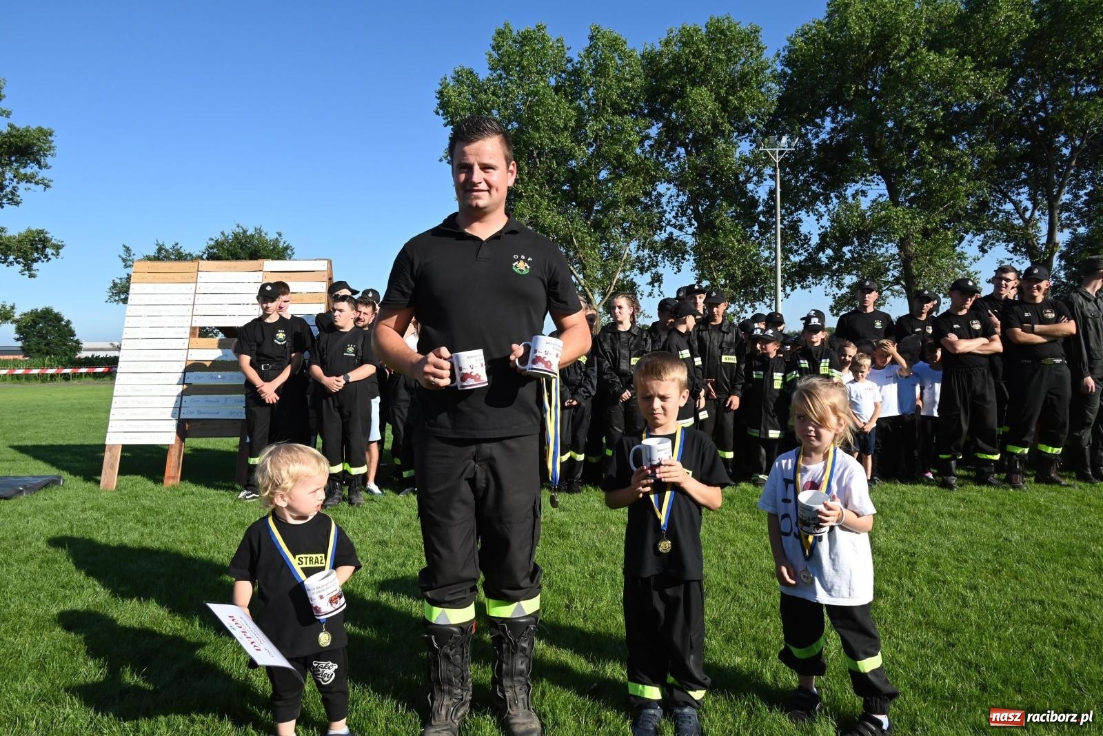 Zdjęcie w galerii na portalu naszraciborz.pl: Gospodarze z głównym trofeum zawodów w Bieńkowicach [FOTO i WIDEO] wiadomości z regionu