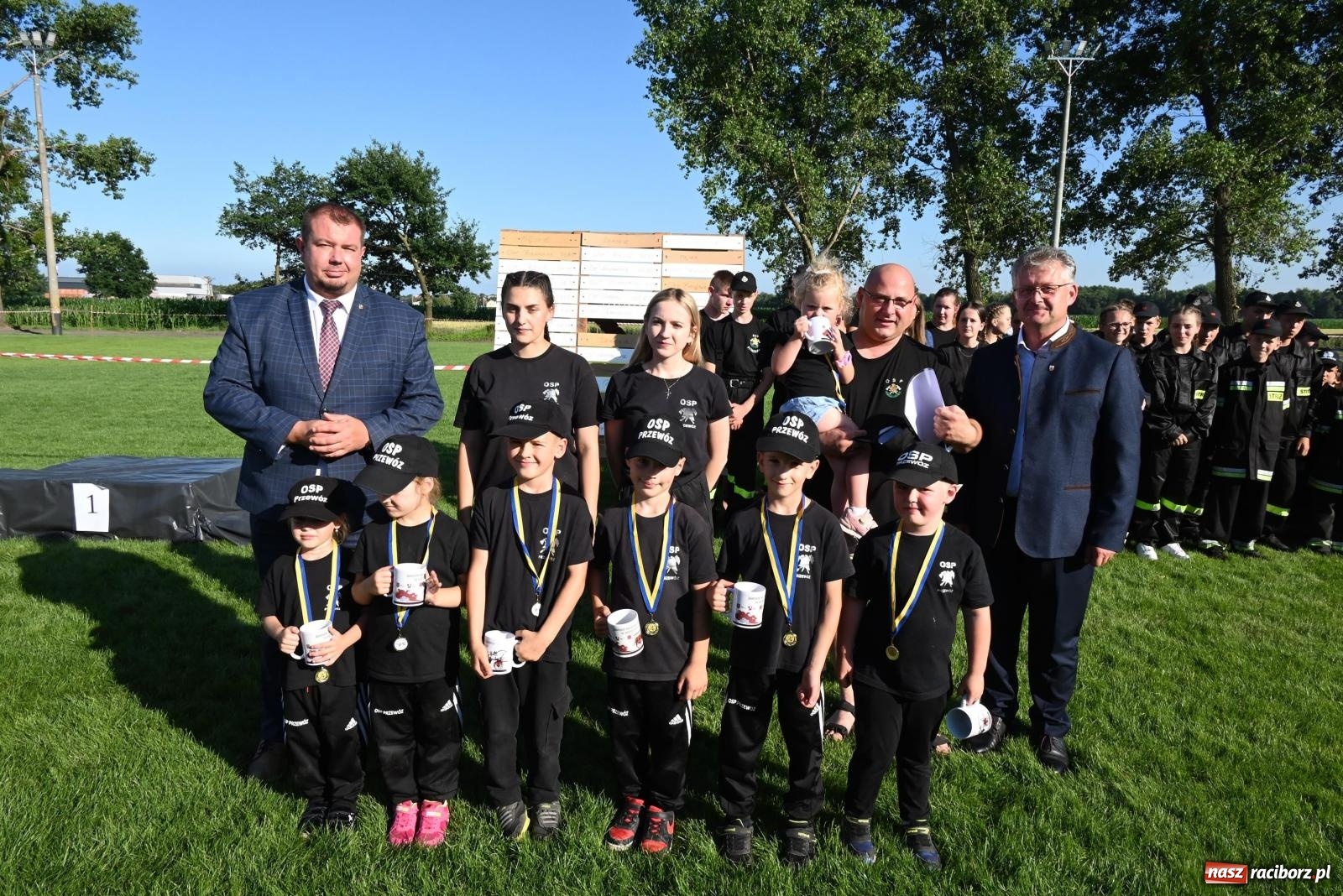 Zdjęcie w galerii na portalu naszraciborz.pl: Gospodarze z głównym trofeum zawodów w Bieńkowicach [FOTO i WIDEO] wiadomości z regionu