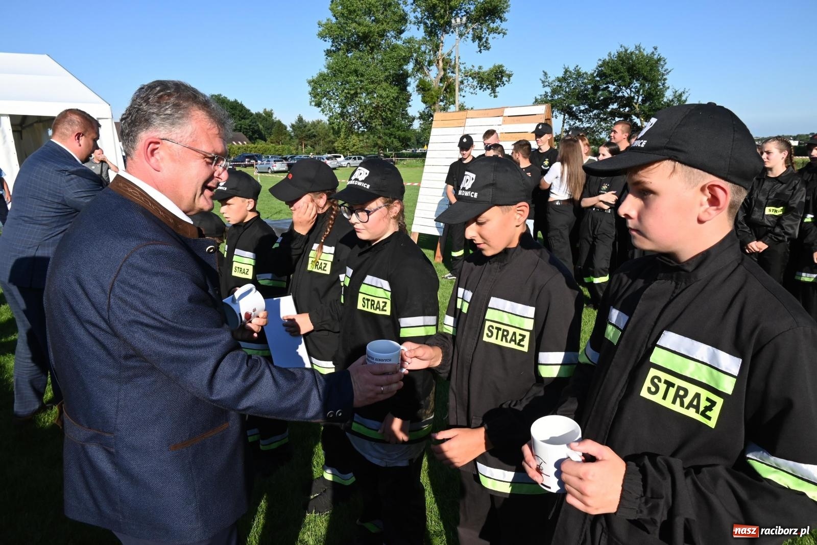 Zdjęcie w galerii na portalu naszraciborz.pl: Gospodarze z głównym trofeum zawodów w Bieńkowicach [FOTO i WIDEO] wiadomości z regionu