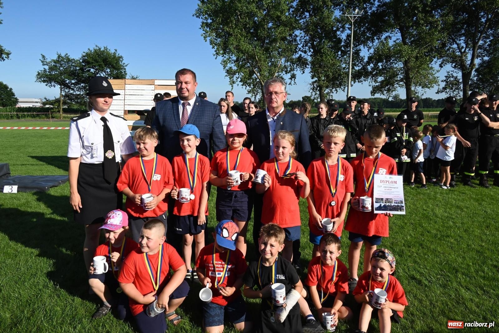 Zdjęcie w galerii na portalu naszraciborz.pl: Gospodarze z głównym trofeum zawodów w Bieńkowicach [FOTO i WIDEO] wiadomości z regionu