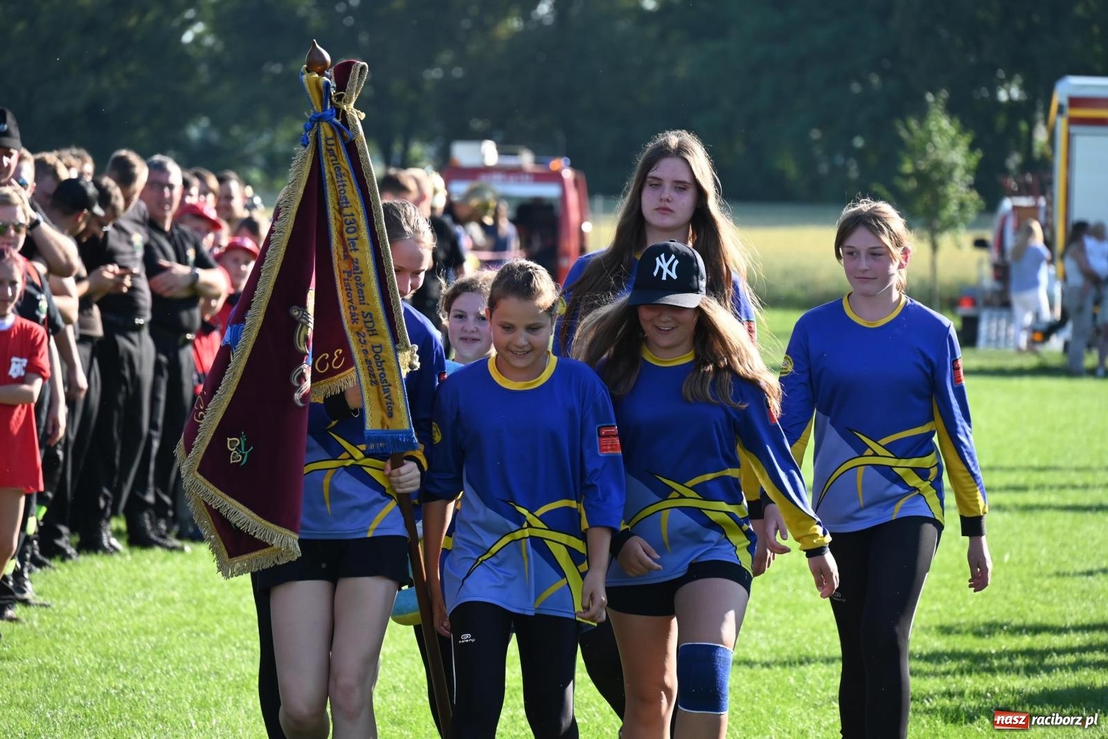 Zdjęcie w galerii na portalu naszraciborz.pl: Gospodarze z głównym trofeum zawodów w Bieńkowicach [FOTO i WIDEO] wiadomości z regionu