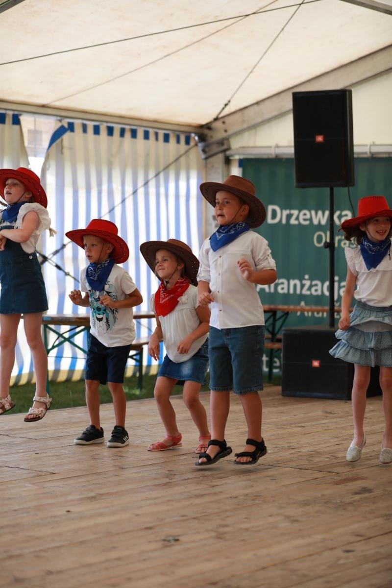 Zdjęcie w galerii na portalu naszraciborz.pl: 100 lat OSP Bojanów. Wesoło i kolorowo na scenie wiadomości z regionu