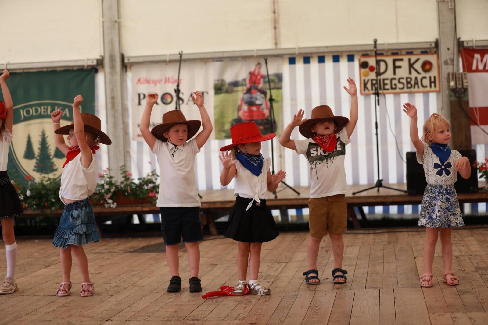 Zdjęcie w galerii na portalu naszraciborz.pl: 100 lat OSP Bojanów. Wesoło i kolorowo na scenie wiadomości z regionu