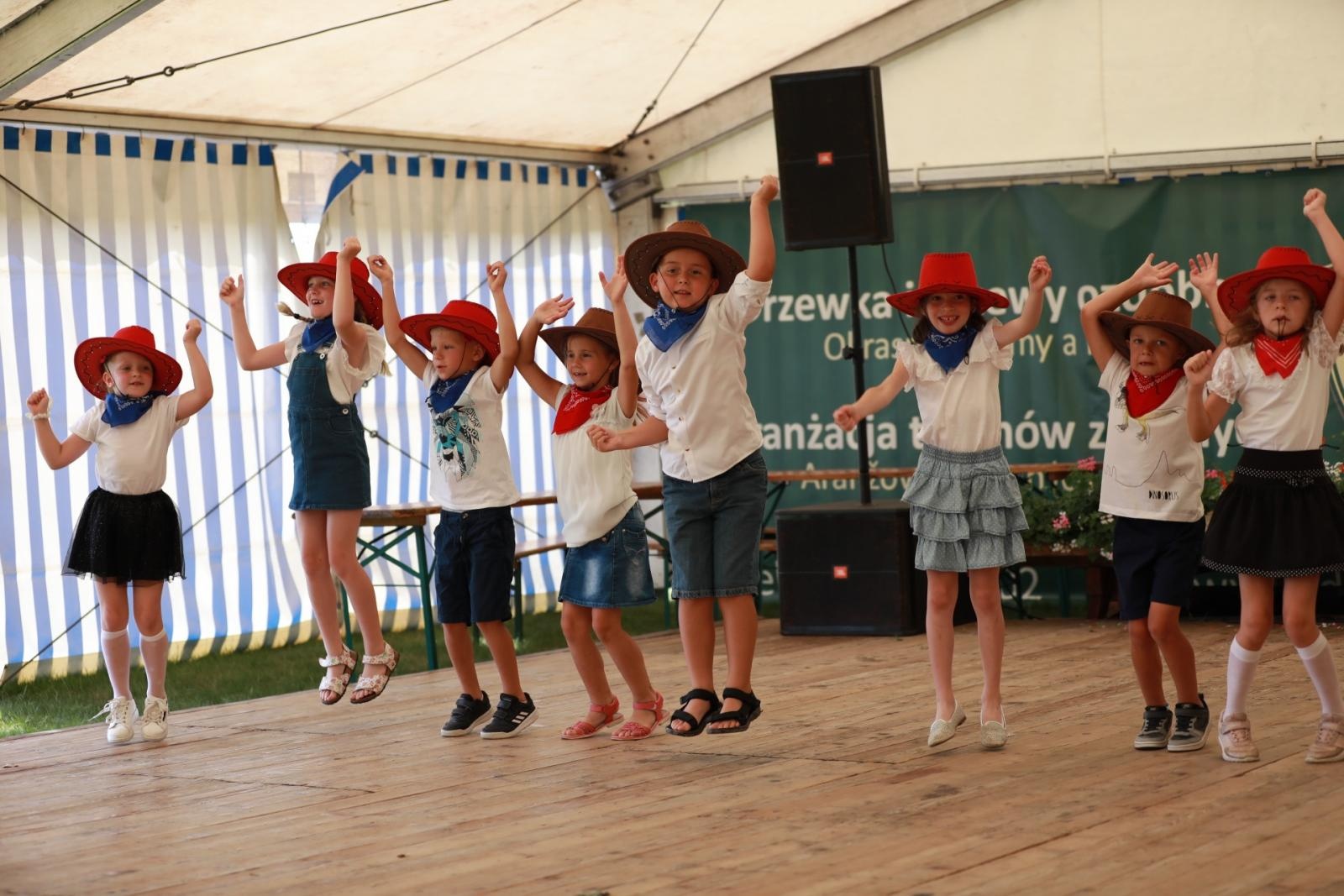 Zdjęcie w galerii na portalu naszraciborz.pl: 100 lat OSP Bojanów. Wesoło i kolorowo na scenie wiadomości z regionu
