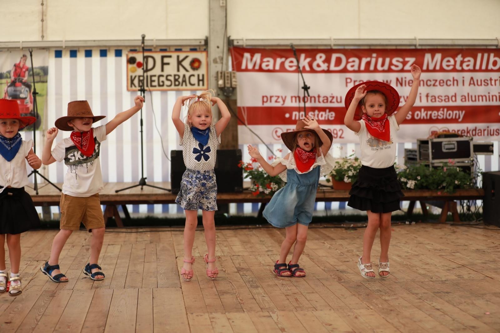 Zdjęcie w galerii na portalu naszraciborz.pl: 100 lat OSP Bojanów. Wesoło i kolorowo na scenie wiadomości z regionu
