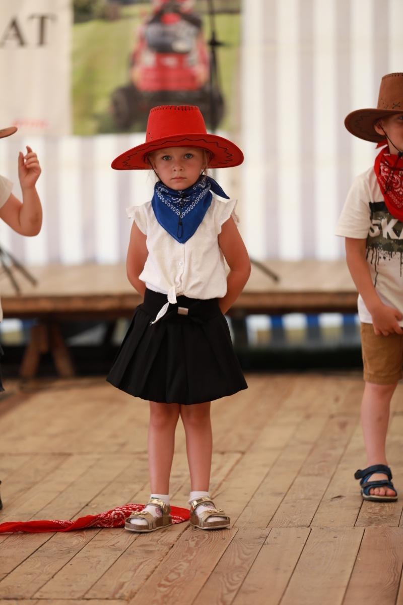 Zdjęcie w galerii na portalu naszraciborz.pl: 100 lat OSP Bojanów. Wesoło i kolorowo na scenie wiadomości z regionu