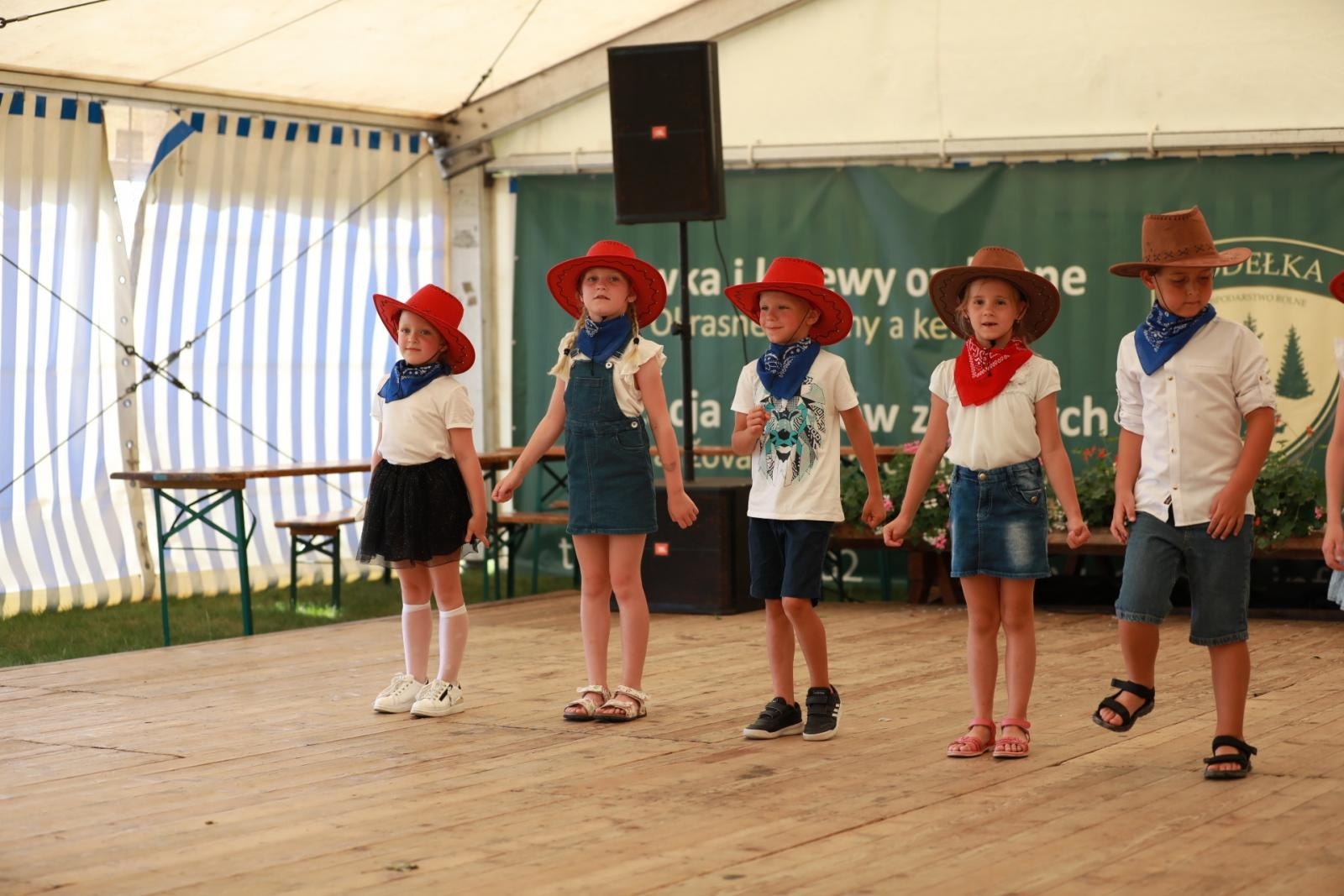 Zdjęcie w galerii na portalu naszraciborz.pl: 100 lat OSP Bojanów. Wesoło i kolorowo na scenie wiadomości z regionu
