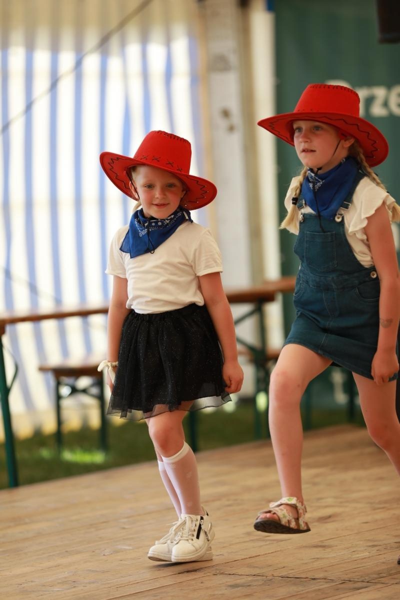 Zdjęcie w galerii na portalu naszraciborz.pl: 100 lat OSP Bojanów. Wesoło i kolorowo na scenie wiadomości z regionu