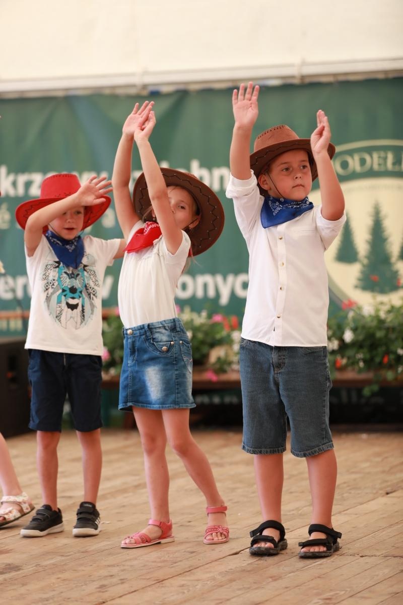 Zdjęcie w galerii na portalu naszraciborz.pl: 100 lat OSP Bojanów. Wesoło i kolorowo na scenie wiadomości z regionu
