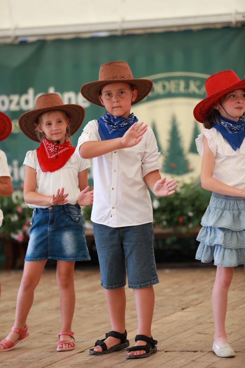 Zdjęcie w galerii na portalu naszraciborz.pl: 100 lat OSP Bojanów. Wesoło i kolorowo na scenie wiadomości z regionu