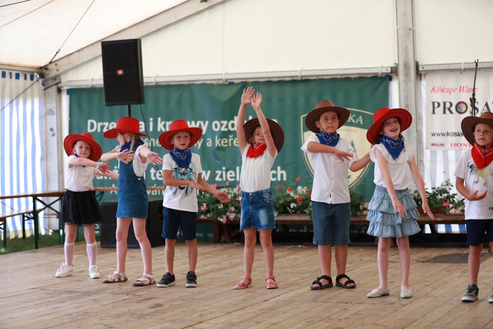 Zdjęcie w galerii na portalu naszraciborz.pl: 100 lat OSP Bojanów. Wesoło i kolorowo na scenie wiadomości z regionu