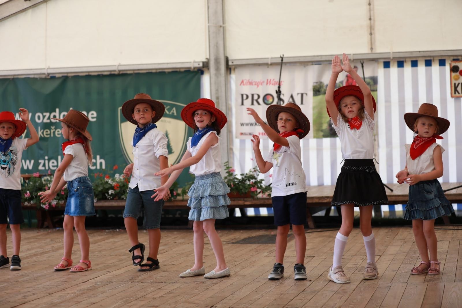 Zdjęcie w galerii na portalu naszraciborz.pl: 100 lat OSP Bojanów. Wesoło i kolorowo na scenie wiadomości z regionu