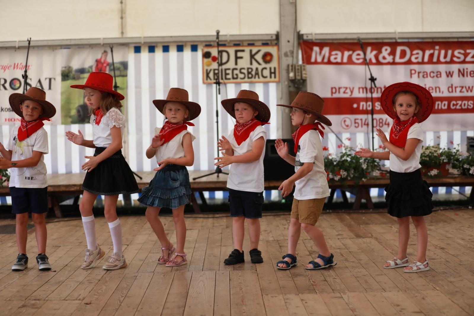 Zdjęcie w galerii na portalu naszraciborz.pl: 100 lat OSP Bojanów. Wesoło i kolorowo na scenie wiadomości z regionu