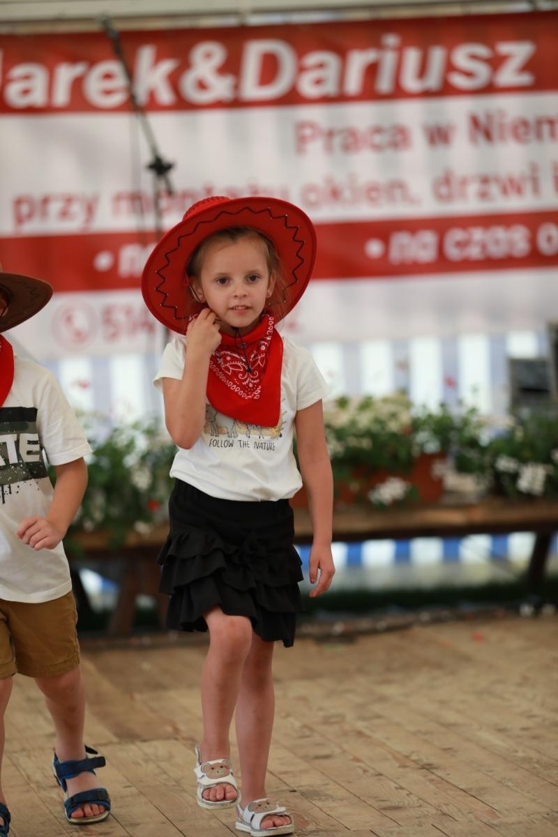 Zdjęcie w galerii na portalu naszraciborz.pl: 100 lat OSP Bojanów. Wesoło i kolorowo na scenie wiadomości z regionu
