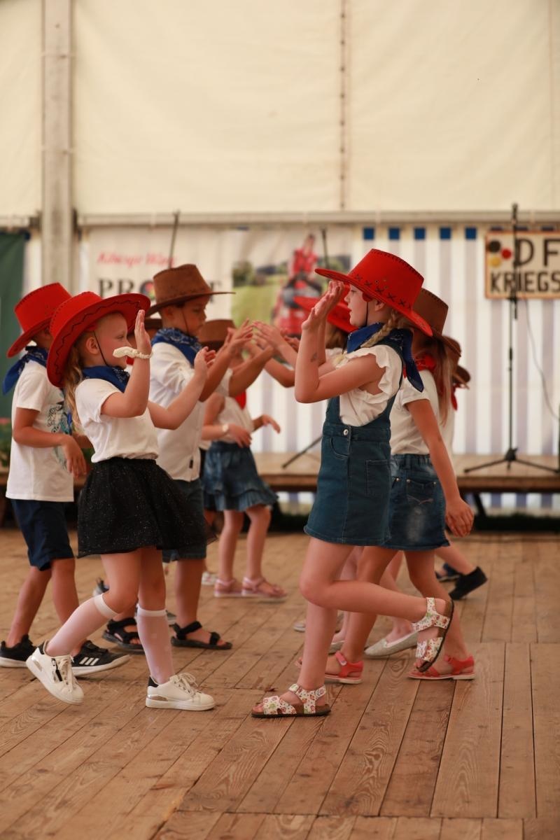 Zdjęcie w galerii na portalu naszraciborz.pl: 100 lat OSP Bojanów. Wesoło i kolorowo na scenie wiadomości z regionu
