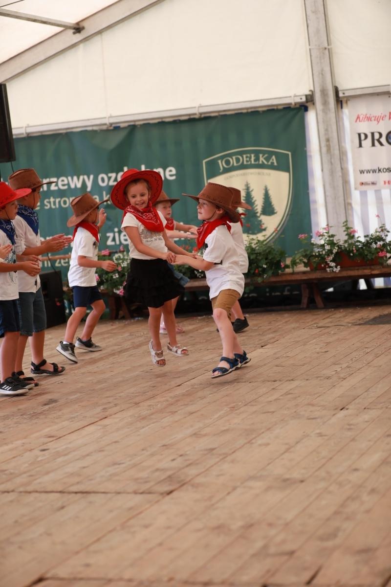 Zdjęcie w galerii na portalu naszraciborz.pl: 100 lat OSP Bojanów. Wesoło i kolorowo na scenie wiadomości z regionu
