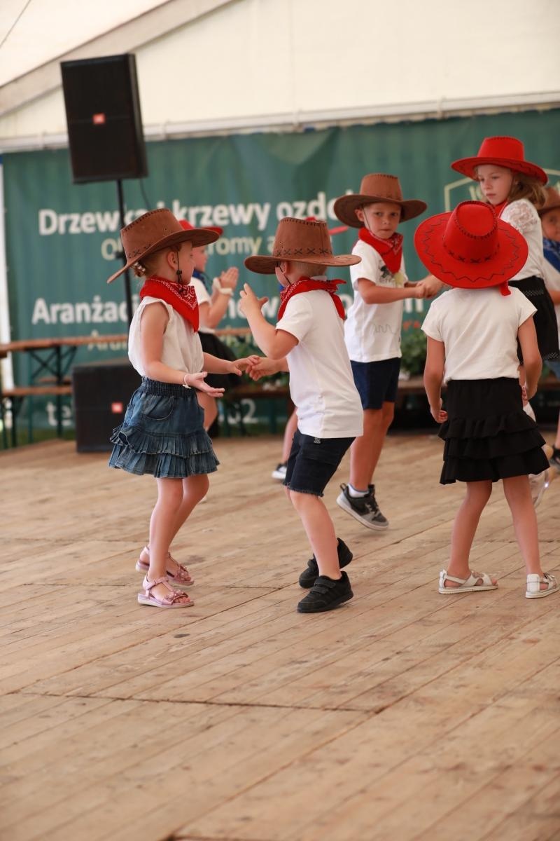 Zdjęcie w galerii na portalu naszraciborz.pl: 100 lat OSP Bojanów. Wesoło i kolorowo na scenie wiadomości z regionu