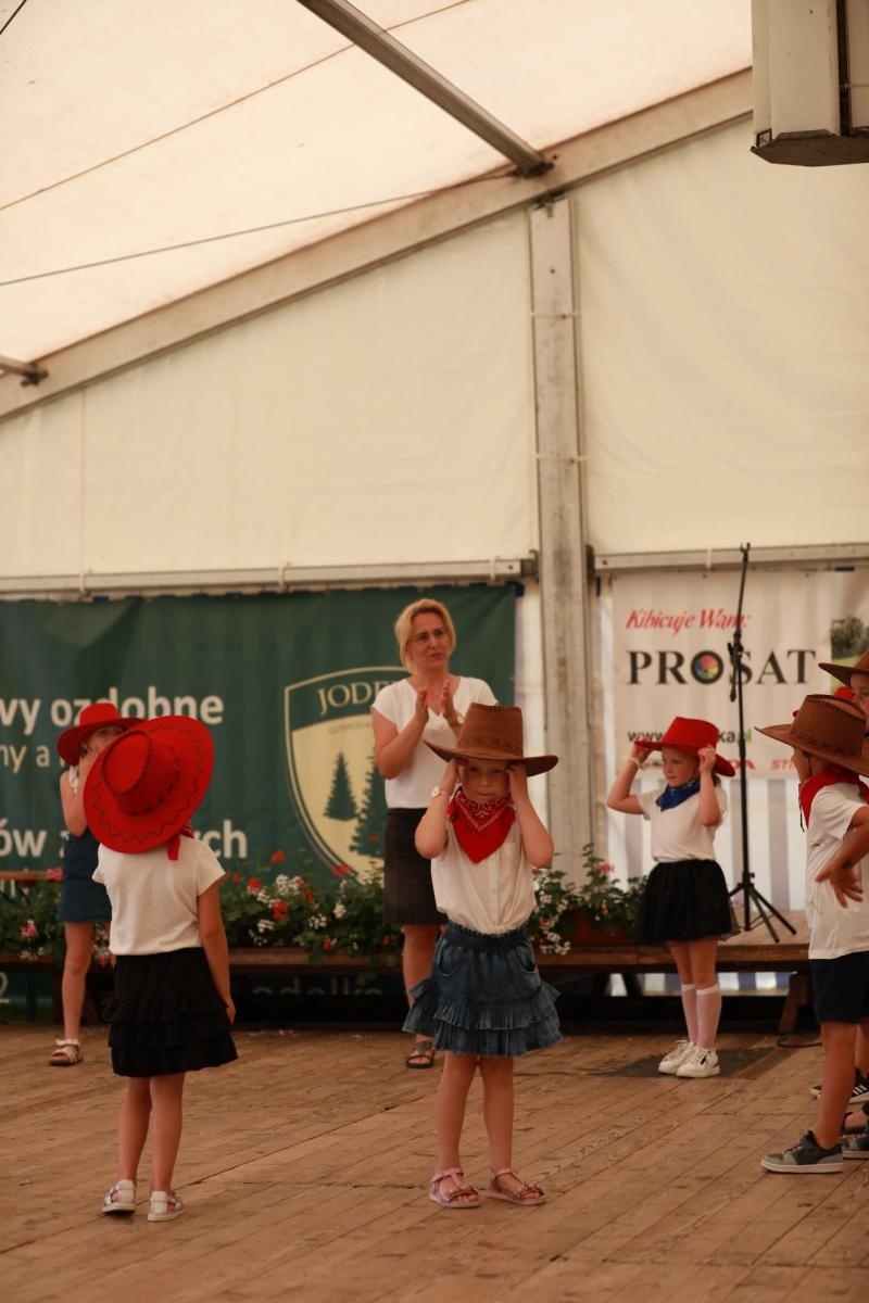 Zdjęcie w galerii na portalu naszraciborz.pl: 100 lat OSP Bojanów. Wesoło i kolorowo na scenie wiadomości z regionu
