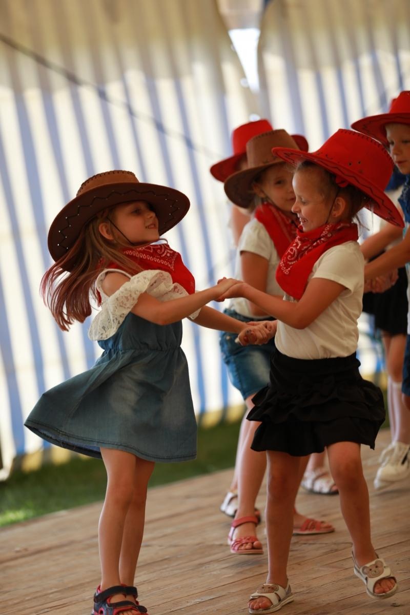 Zdjęcie w galerii na portalu naszraciborz.pl: 100 lat OSP Bojanów. Wesoło i kolorowo na scenie wiadomości z regionu