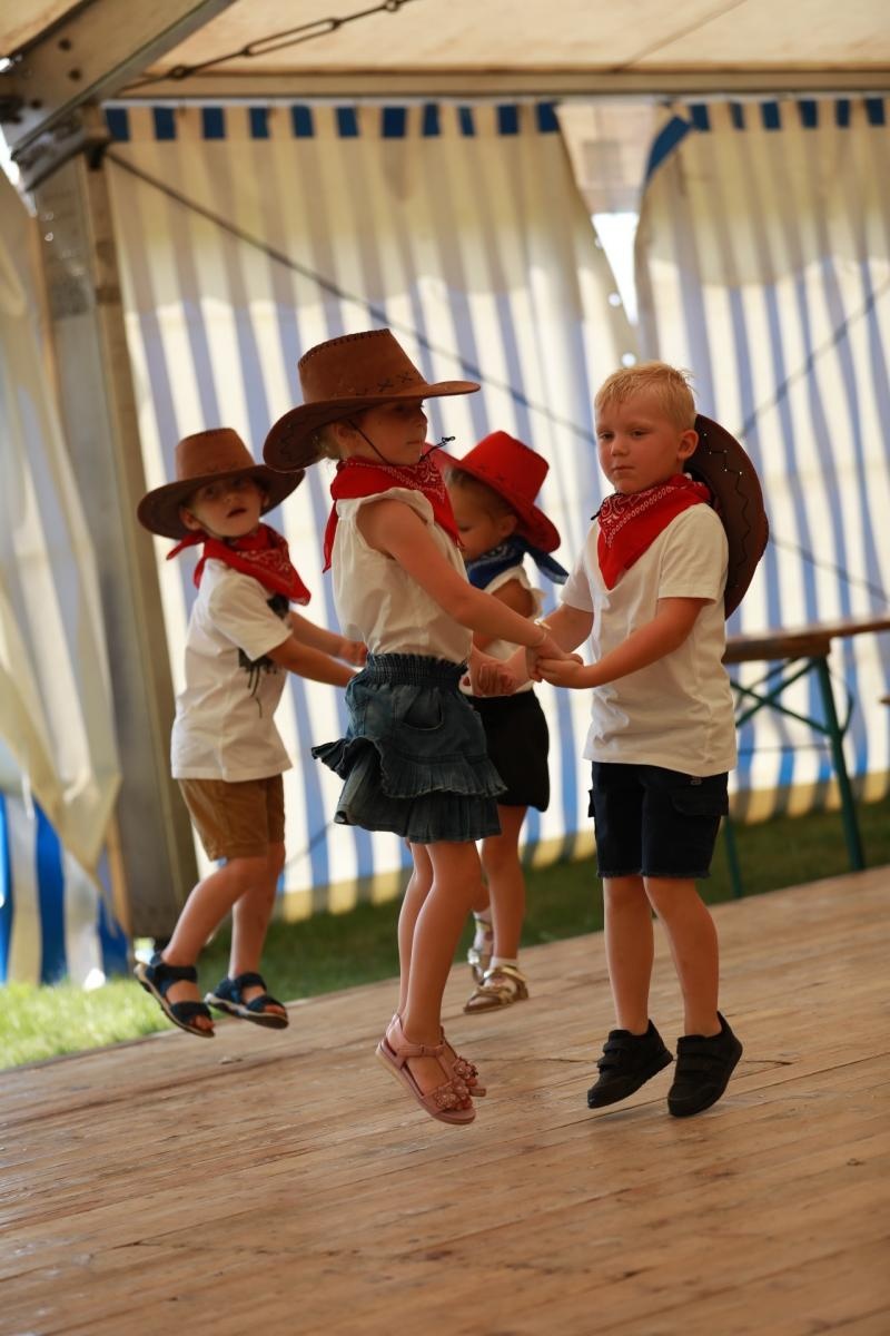 Zdjęcie w galerii na portalu naszraciborz.pl: 100 lat OSP Bojanów. Wesoło i kolorowo na scenie wiadomości z regionu