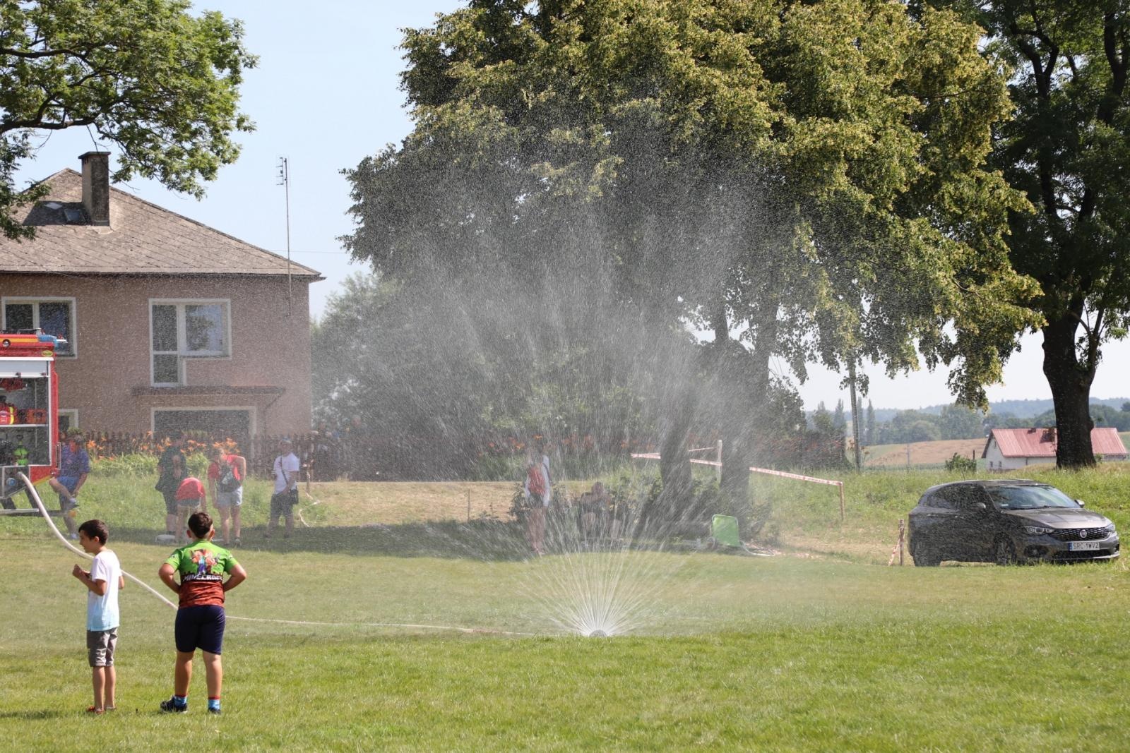 Zdjęcie w galerii na portalu naszraciborz.pl: 100 lat OSP Bojanów. Wesoło i kolorowo na scenie wiadomości z regionu