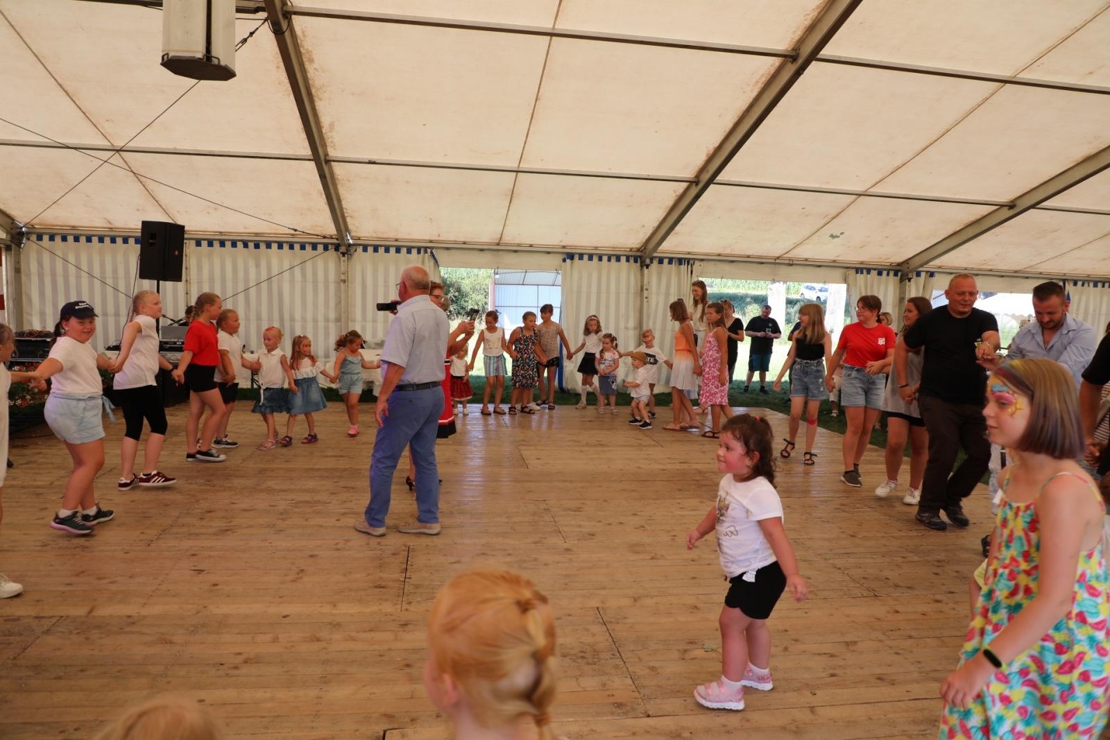 Zdjęcie w galerii na portalu naszraciborz.pl: 100 lat OSP Bojanów. Wesoło i kolorowo na scenie wiadomości z regionu