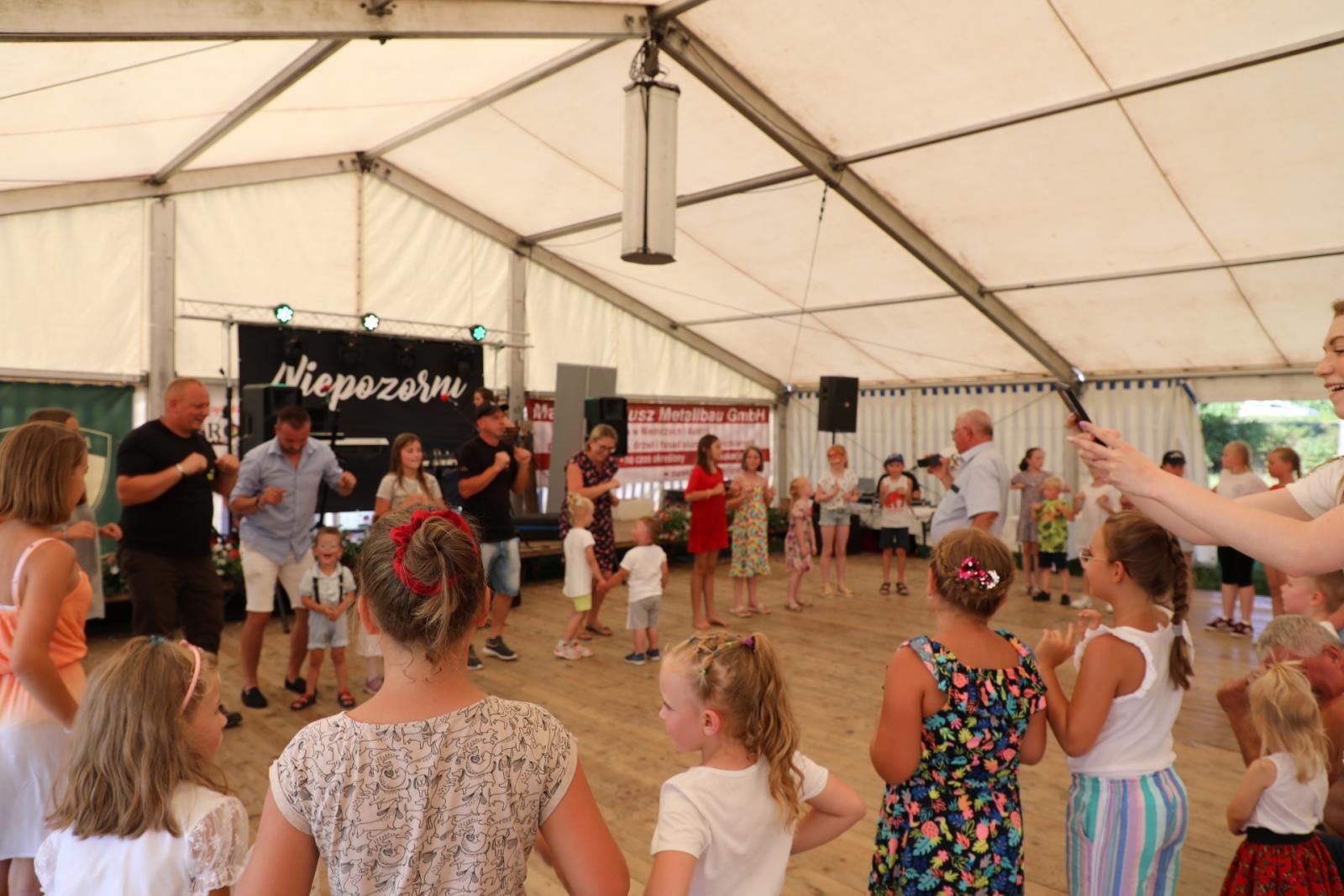 Zdjęcie w galerii na portalu naszraciborz.pl: 100 lat OSP Bojanów. Wesoło i kolorowo na scenie wiadomości z regionu