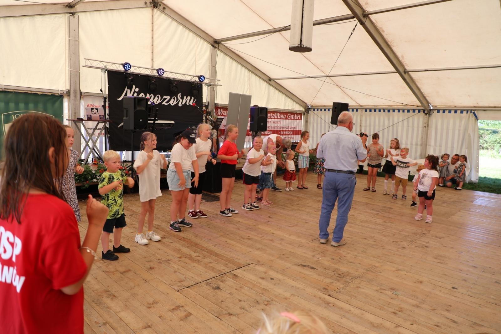 Zdjęcie w galerii na portalu naszraciborz.pl: 100 lat OSP Bojanów. Wesoło i kolorowo na scenie wiadomości z regionu