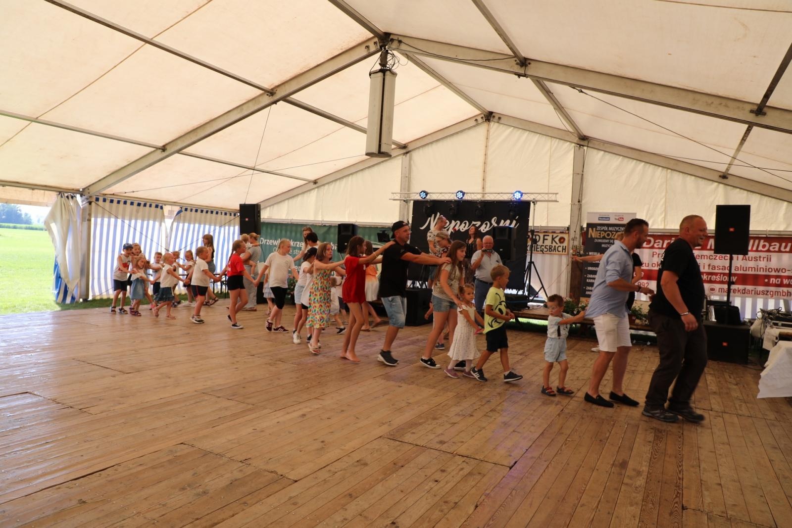 Zdjęcie w galerii na portalu naszraciborz.pl: 100 lat OSP Bojanów. Wesoło i kolorowo na scenie wiadomości z regionu