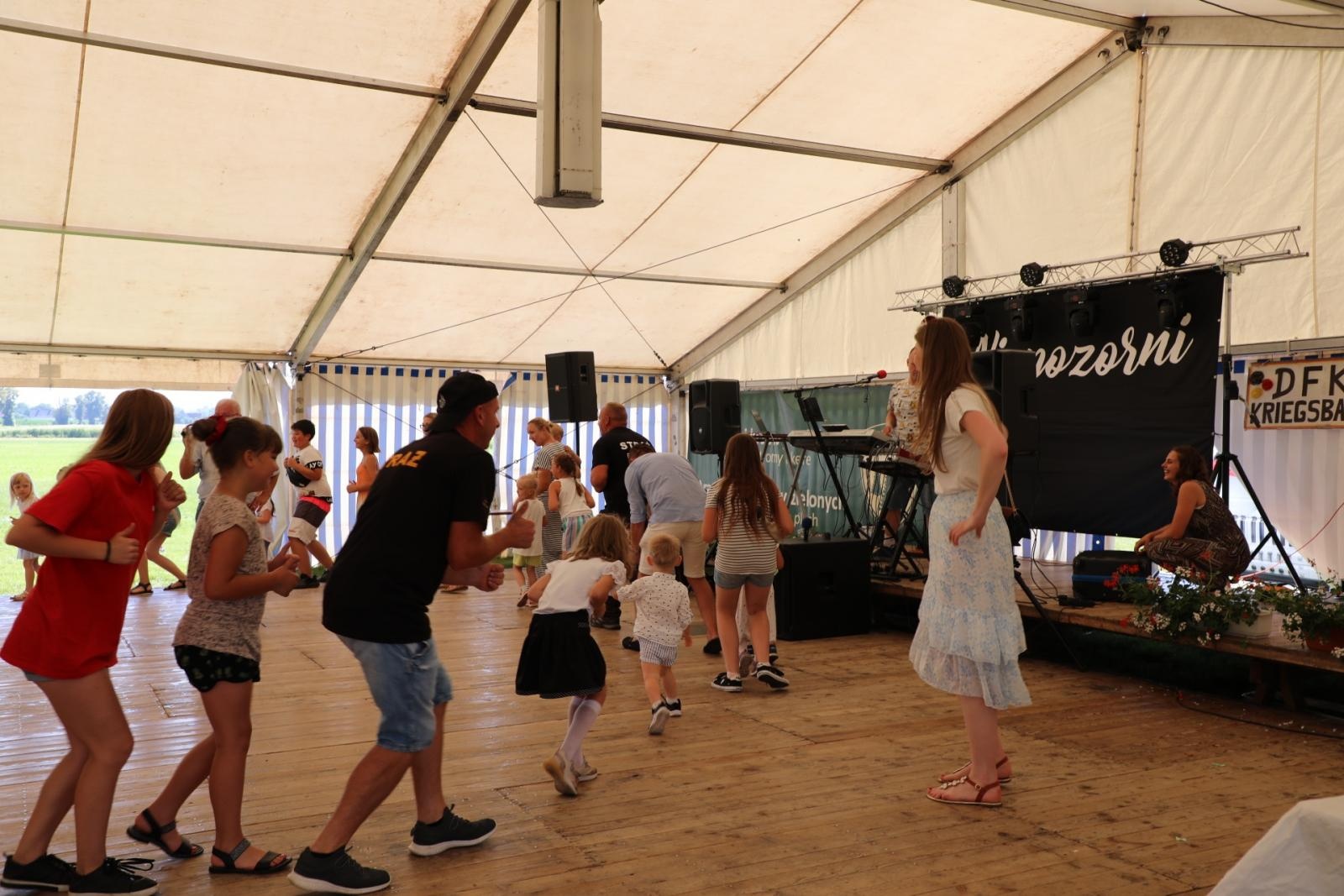 Zdjęcie w galerii na portalu naszraciborz.pl: 100 lat OSP Bojanów. Wesoło i kolorowo na scenie wiadomości z regionu