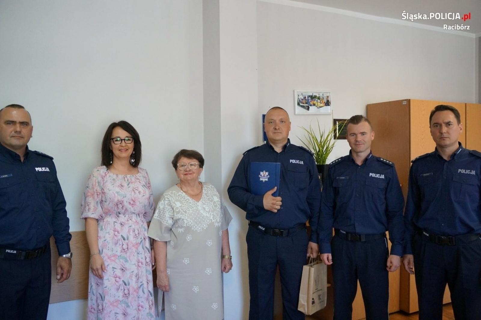 Zdjęcie w galerii na portalu naszraciborz.pl: Wprowadzenie nowego komendanta w Kuźni Raciborskiej wiadomości z regionu