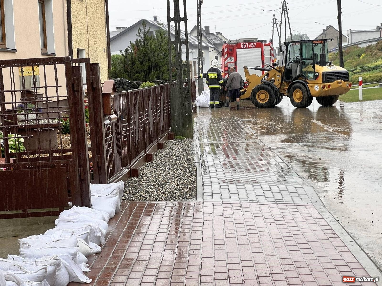 Zdjęcie w galerii na portalu naszraciborz.pl: Podtopienia w Owsiszczach i Krzyżanowicach [FOTO i WIDEO] wiadomości z regionu