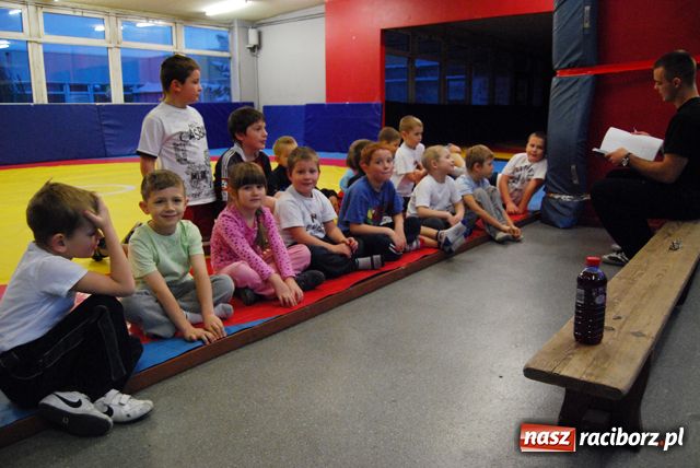 Zdjęcie w galerii na portalu naszraciborz.pl: Pierwsze kroki na macie wiadomości z regionu