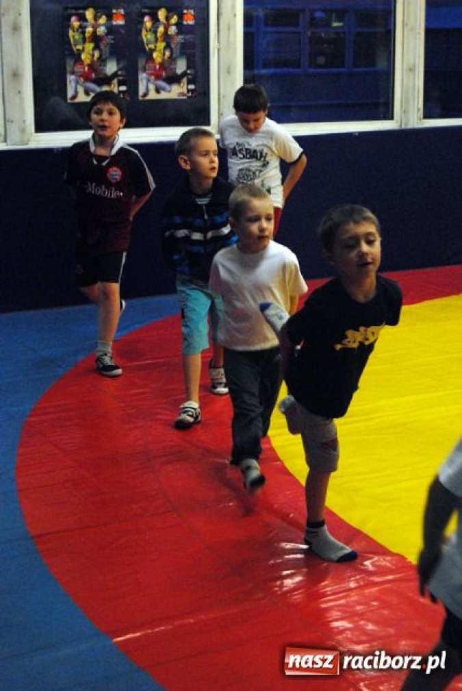 Zdjęcie w galerii na portalu naszraciborz.pl: Pierwsze kroki na macie wiadomości z regionu