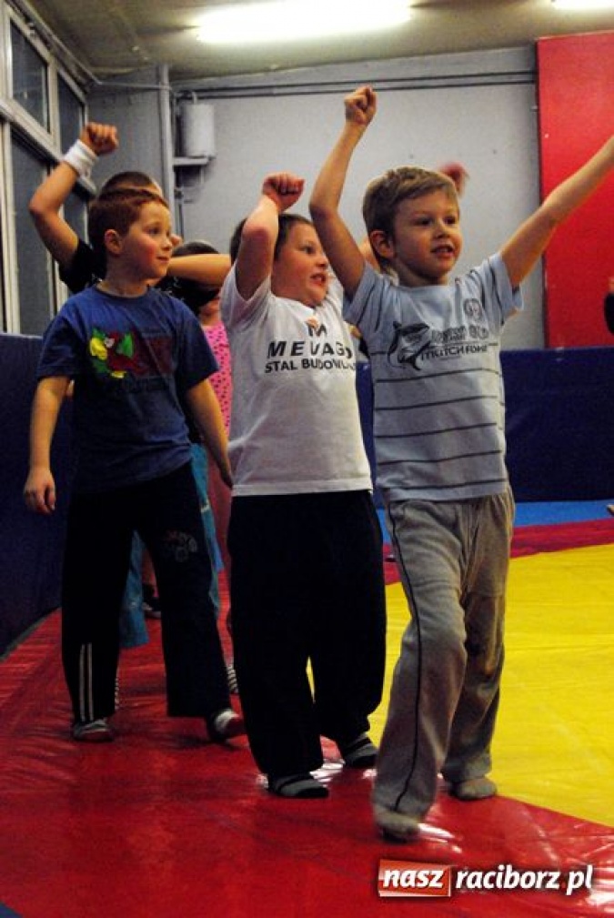 Zdjęcie w galerii na portalu naszraciborz.pl: Pierwsze kroki na macie wiadomości z regionu