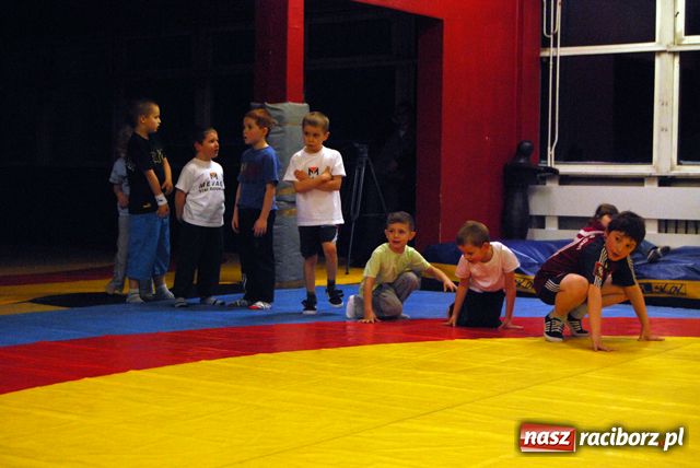 Zdjęcie w galerii na portalu naszraciborz.pl: Pierwsze kroki na macie wiadomości z regionu