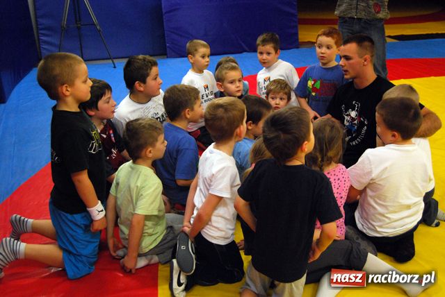 Zdjęcie w galerii na portalu naszraciborz.pl: Pierwsze kroki na macie wiadomości z regionu