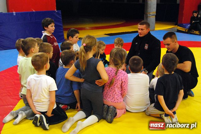 Zdjęcie w galerii na portalu naszraciborz.pl: Pierwsze kroki na macie wiadomości z regionu