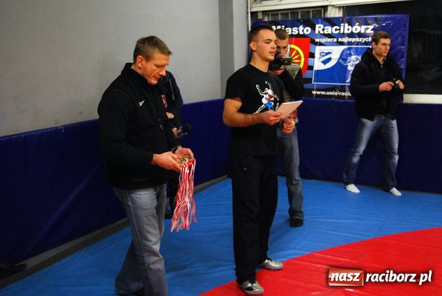 Zdjęcie w galerii na portalu naszraciborz.pl: Pierwsze kroki na macie wiadomości z regionu