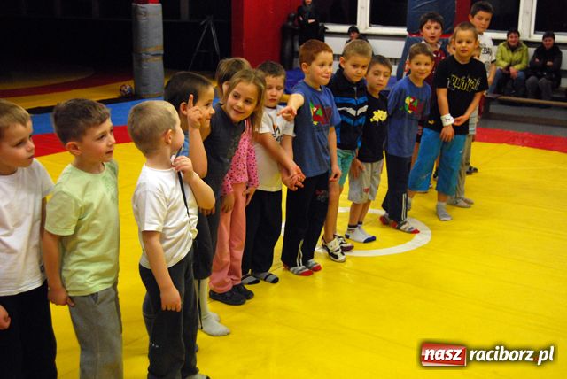 Zdjęcie w galerii na portalu naszraciborz.pl: Pierwsze kroki na macie wiadomości z regionu