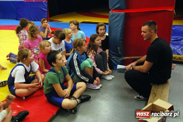 Zdjęcie w galerii na portalu naszraciborz.pl: Pierwsze kroki na macie wiadomości z regionu