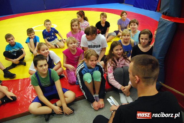 Zdjęcie w galerii na portalu naszraciborz.pl: Pierwsze kroki na macie wiadomości z regionu