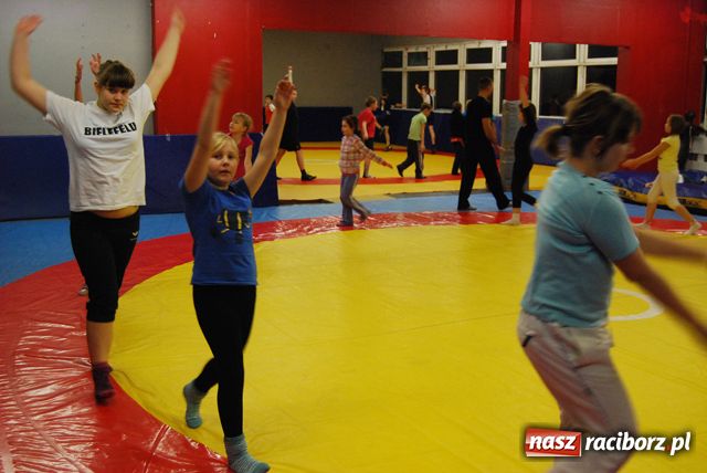 Zdjęcie w galerii na portalu naszraciborz.pl: Pierwsze kroki na macie wiadomości z regionu